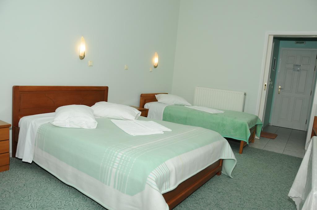 Costa-Rini Hotel Leonídion Pokoj fotografie