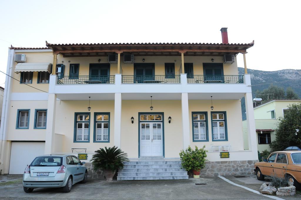 Costa-Rini Hotel Leonídion Pokoj fotografie