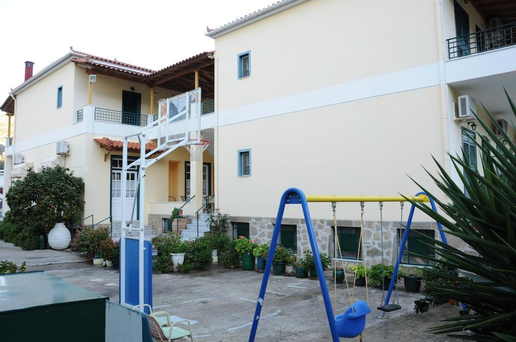 Costa-Rini Hotel Leonídion Pokoj fotografie